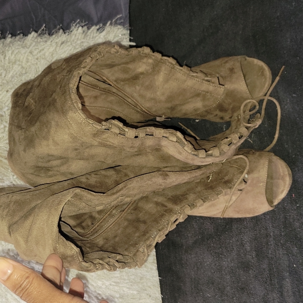 Shoe boots